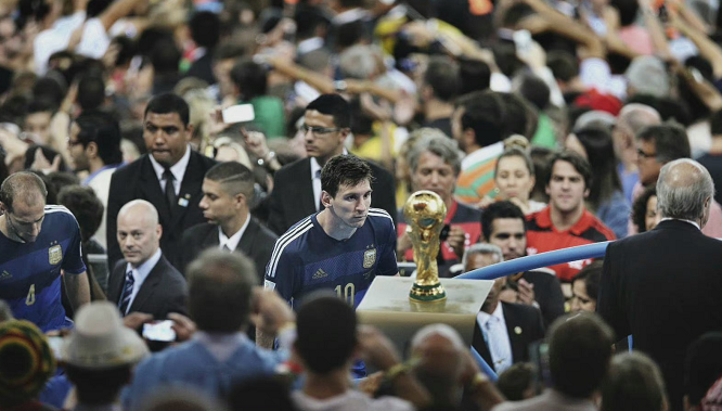 意甲媒体热议：米兰新援亚沙里首秀，贡献了一场极具说服力的比赛（亚沙里米兰处子秀获意媒盛赞，表现极具说服力）