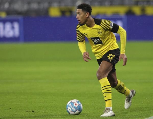 队报：雷恩19岁中卫布德拉勒飞速崛起，多支豪门长期关注他（队报：雷恩19岁中卫布德拉勒崭露头角，众豪门持续跟进）