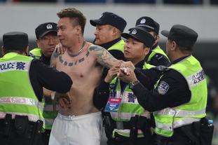 足球国足将派出强阵出战下一场赛事（国足下场比赛将以最强阵容出击）