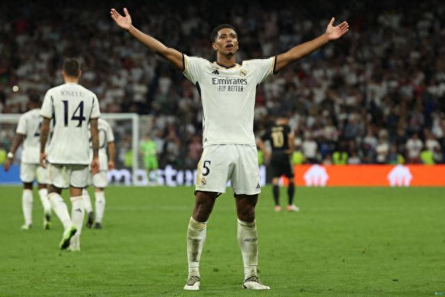 波兰媒体：莱万收到米兰、沙特和美职联报价，米兰愿签约两年（波媒：莱万获AC米兰、沙特及美职联报价，AC米兰愿提供两年合同）