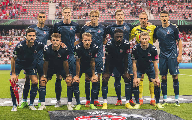 德转列英格兰球员身价TOP10：贝林厄姆1.6亿欧第1，埃泽上榜（德转公布英格兰球员身价前十榜：贝林厄姆以1.6亿欧居首，埃泽入选）