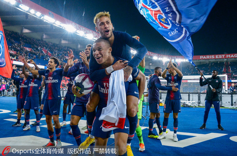 德国人被“搞懵”了！樊振东一己之力，让一座欧洲小城“沦陷”！（樊振东一人点燃全城！欧洲小城沸腾，德国观众都看懵了！）