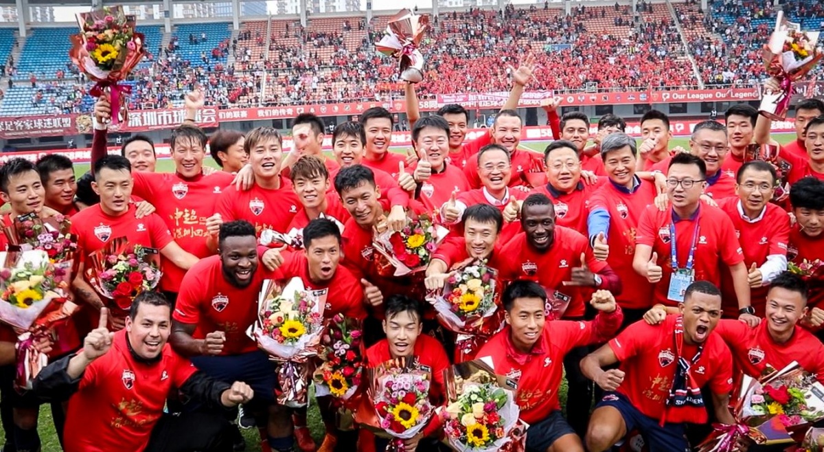 李嗣镕：在场上一点也不紧张，就想为津门虎队奉献自己的全部（李嗣镕：上场不紧张，只想为津门虎全力以赴）