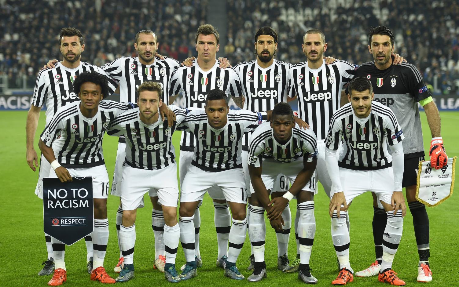 跟队：麦迪逊赛后拄拐穿过混合采访区，神情十分沮丧