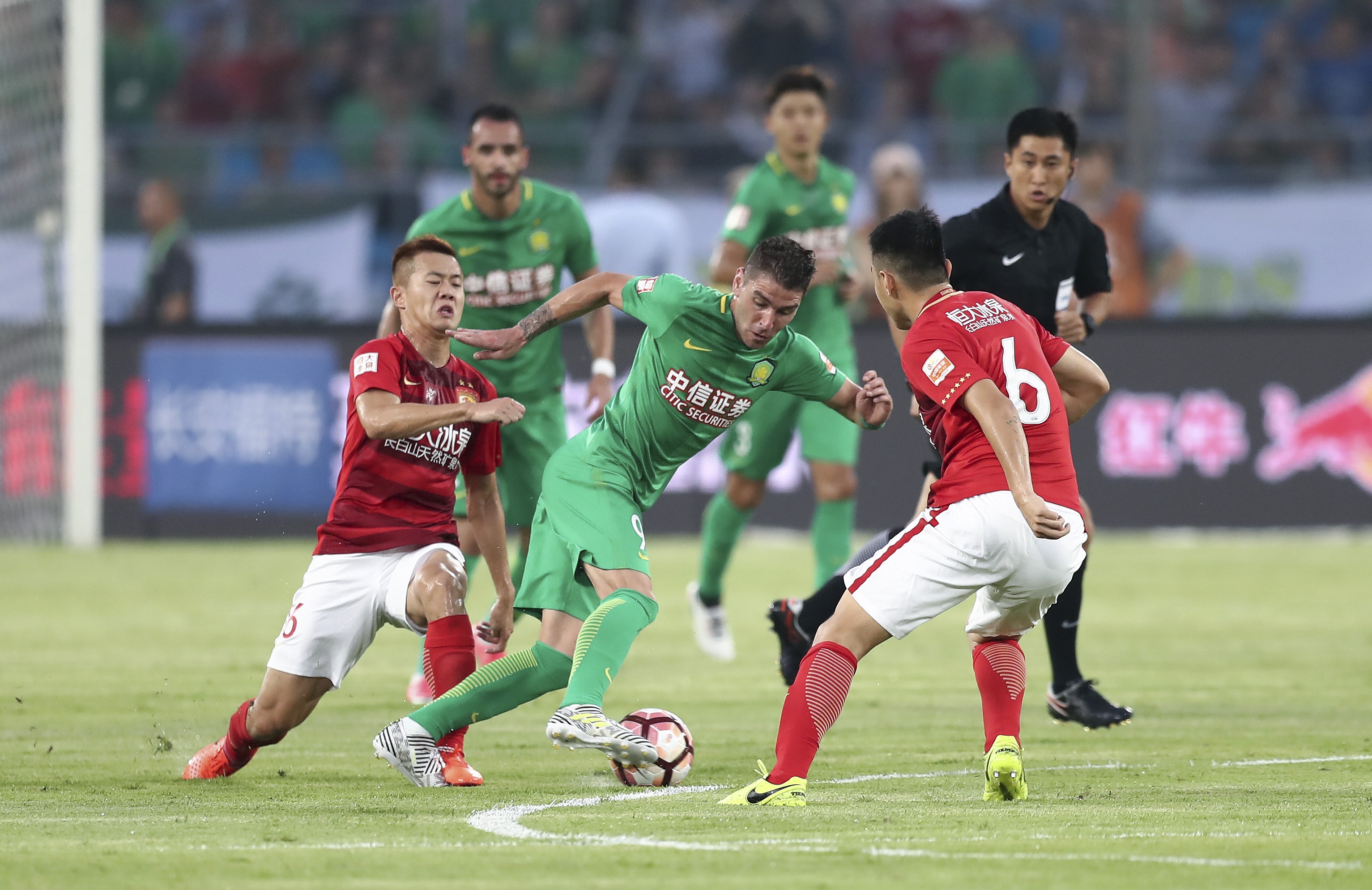 吉尼亚克墨西哥豪宅曝光，十年424场221球（墨西哥豪宅内景曝光：吉尼亚克十载424战攻入221球）